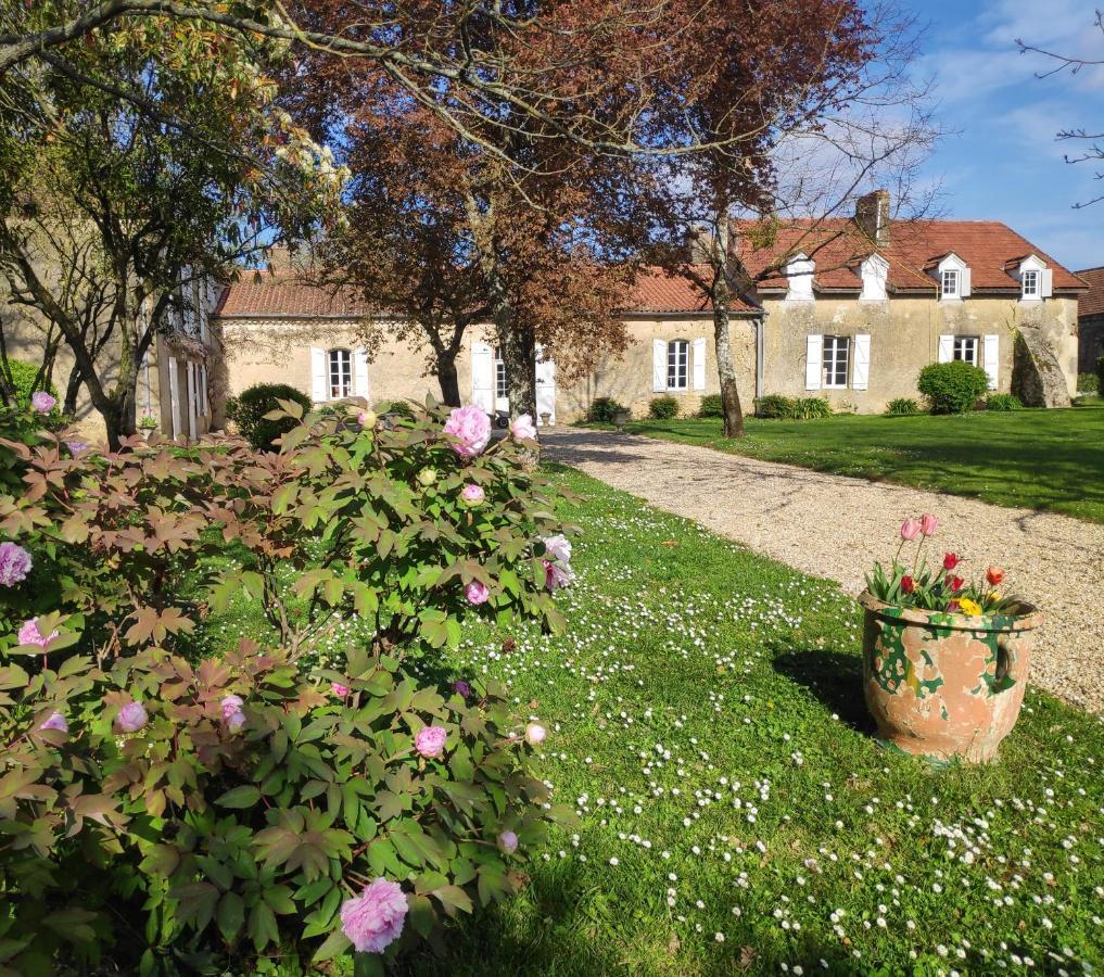 Au Château Juillac Exterior foto
